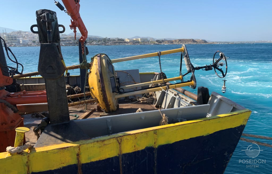 Buoy on R/V PHILIA’s deck 