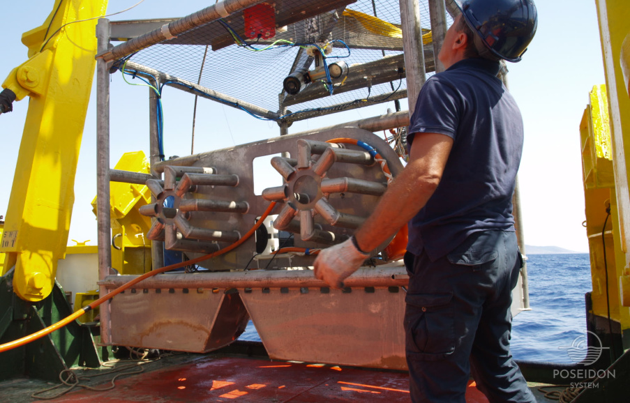 The cabled observatory is landing on the deck of R/V Aegaeo