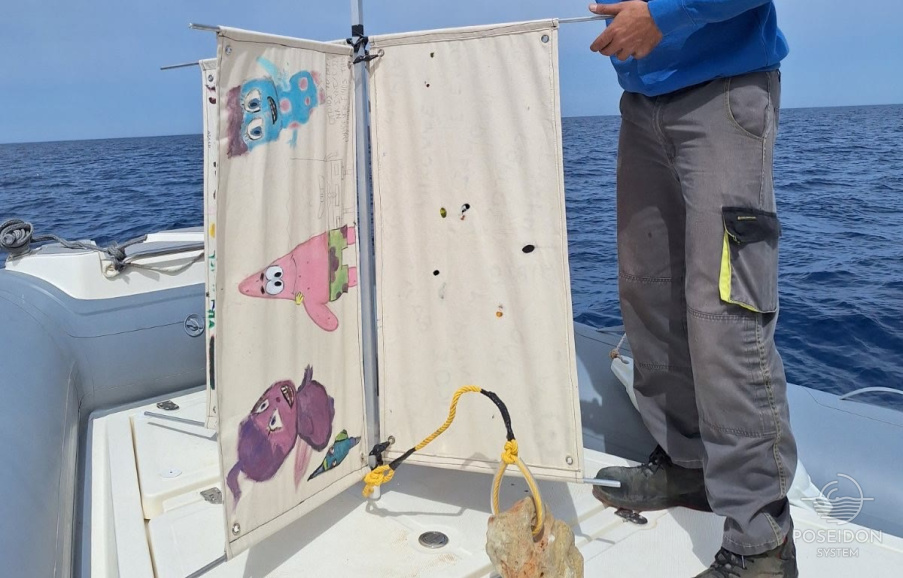 Students in hands-on ocean current data collection