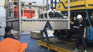 The platform is lifting from the deck (May 2018)